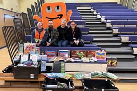 Amazon Sutton-in-Ashfield donate books to Sutton schools
