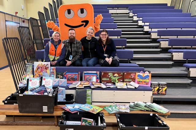 Amazon Sutton-in-Ashfield donate books to Sutton schools