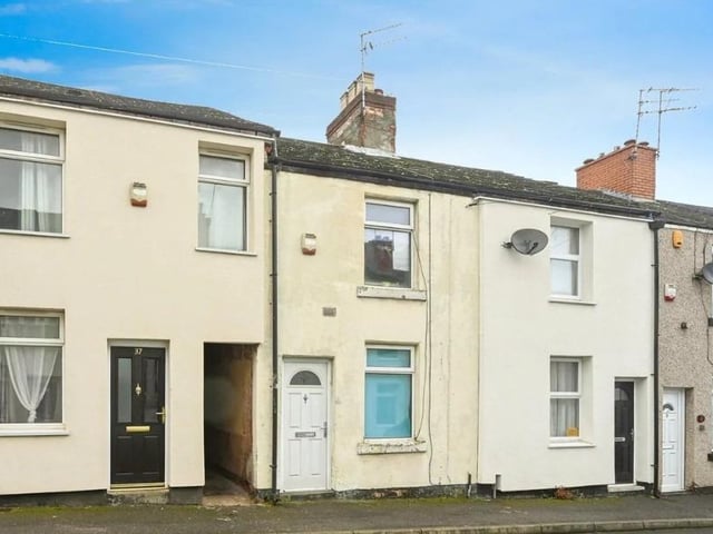 This property in Lord Street, Mansfield is on the market for £80,000 and boasts two reception rooms, two bedroom and is close to town.
