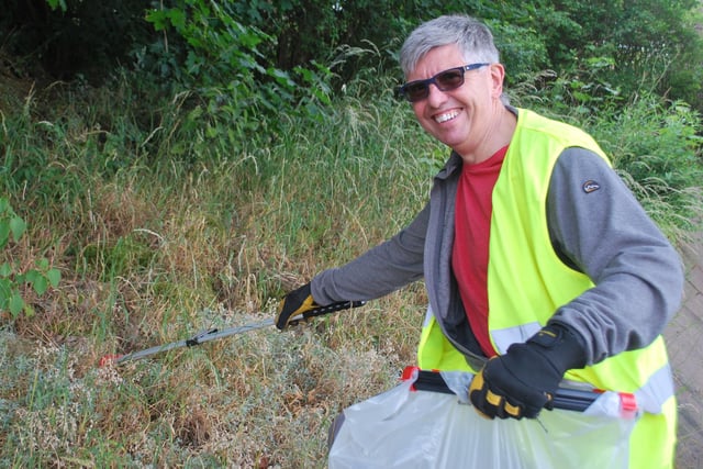 Retired police officer Stuart Vincent was among the people volunteering their time to clean up the streets of Bilsthorpe.