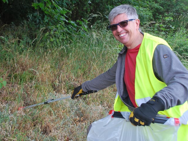 Retired police officer Stuart Vincent was among the people volunteering their time to clean up the streets of Bilsthorpe.