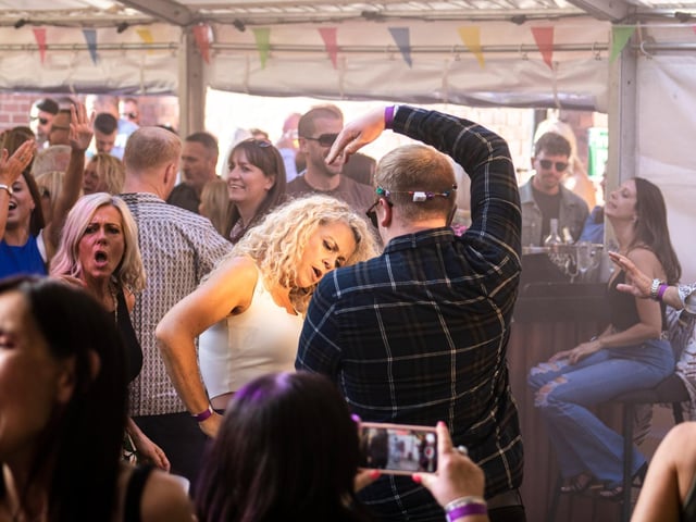 Throwing some shapes out on the dancefloor
