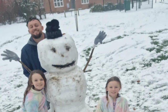 Gemma Holmes shared this adorable family photo featuring a festive snowman.