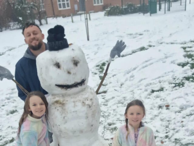 Gemma Holmes shared this adorable family photo featuring a festive snowman.