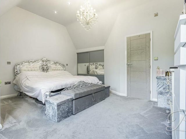 Feast your eyes on this classy and sizeable double bedroom. Assets include wardrobe and storage space, and a carpeted floor.