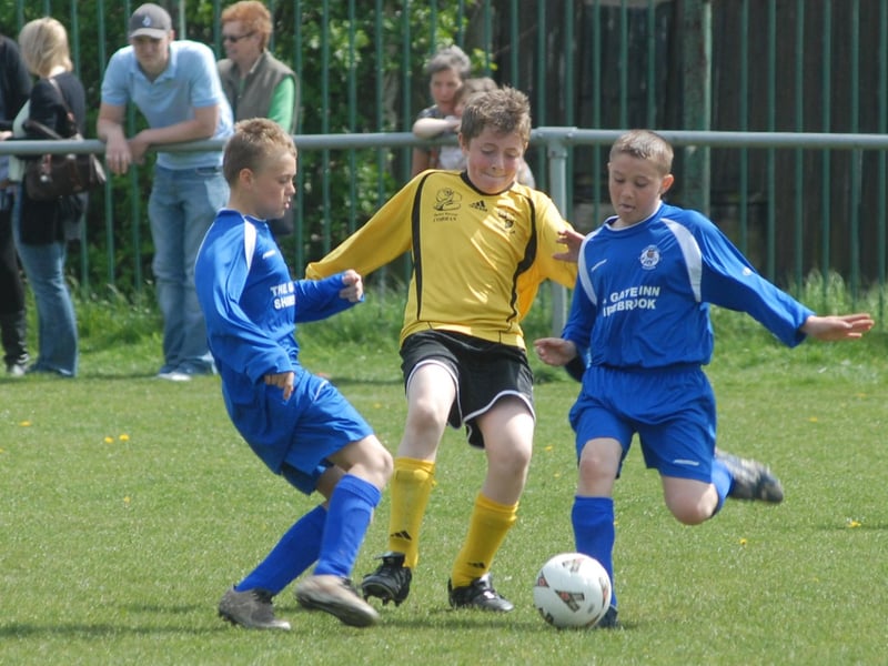 Mansfield Youth League Supplimentary Cup Finals in 2009. Shirebrook Rangers (Blue) v Market Warsop