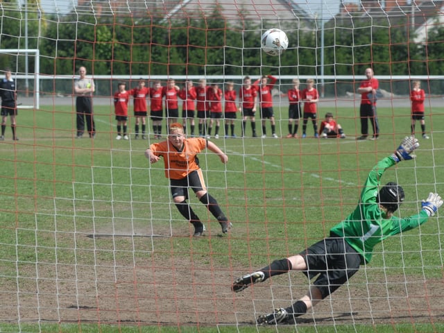 Rainworth Tigers v Beaufort United in 2009.