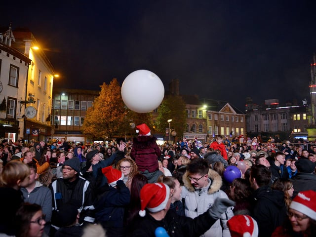 Mansfield Christmas lights switch on 2019