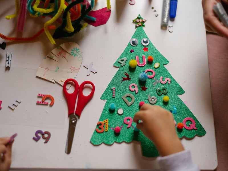 Keep the kids happy in the run upto Christmas by letting them get crafty.