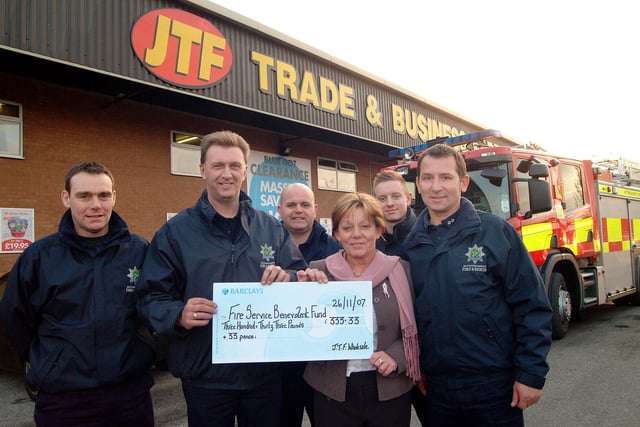 JT Frith cash & carry warehouse present cheque to firefighters of Mansfield's Green Watch for the Fire Service Benevolent Fund. 
Pictured: (left to right) Mark Palmer,  Les Hallam, Ian Mason,  Sue Taylor of JT Frith, Bes Bunting, Watch Manager Mick Topping.