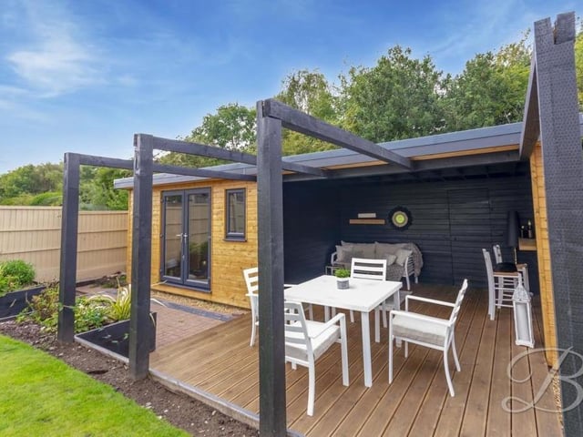 A second shot of the summer house, which even has an indoor area in cause it rains.
