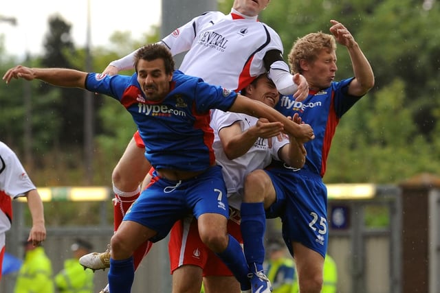 PIC LISA FERGUSON 23/05/2009
FHS
CLYDESDALE BANK PREMIER LEAGUE - INVENESS CALEY THISTLE FC v FALKIRK FC
DARREN BAR AND ARNAU RIERA GET CAUGHT UP AMOUNGST CALEY PLAYERS