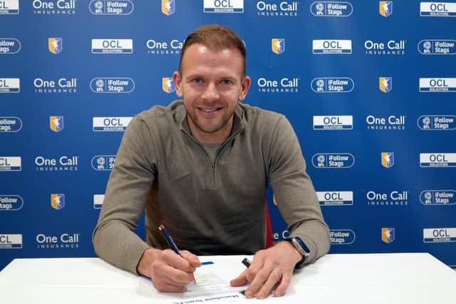 Jordan Rhodes arrives at Mansfield on loan.
