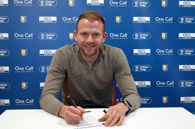 Jordan Rhodes arrives at Mansfield on loan.