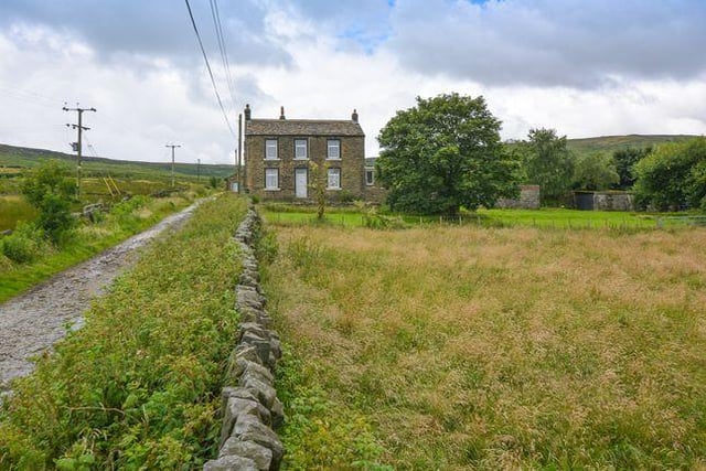 Viewed 1684 times in last 30 days, this two bedroom farm cottage has 2.57 acres. Marketed by WM Sykes & Son, 01484 973901.