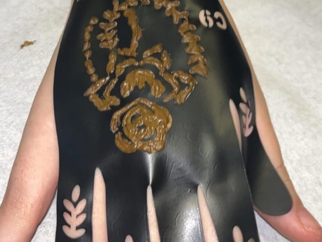 Mehndi designs were created in beauty therapy