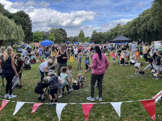 Young children enjoy bubble fun at Mansfield Summer Festival. (Photo by: Mansfield Council)