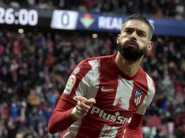 Newcastle United and Spurs both made moves to sign Atletico Madrid midfielder Yannick Carrasco on deadline, but the player was unwilling to move, according to Spanish reports. He's also played for the likes of Monaco and Dalian Professional. (Sport Witness)