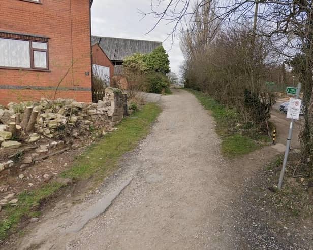Access to the site from Main Street, Huthwaite, with old farm buildings visible down the track. (Photo by: Google Maps)
