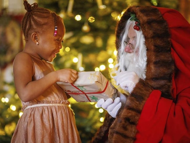 Join Father Christmas at Bolsover Castle for a memorable way to start the festive season. He is taking time out from his busy schedule to relate some of his favourite seasonal tales around the Christmas tree in group storytelling sessions for children. He will then hand out presents to unwrap.The sessions run every Saturday and Sunday (10.30 am to 3.20 pm) until December 23.