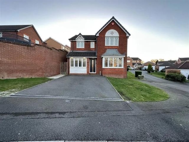 Well presented 5 bedroom detached family home - ideal for growing families, not to be missed, spacious accommodation, well presented throughout. Entrance hallway, spacious living room, large modern fitted kitchen with island, conservatory/family room, downstairs w.c, 5 good size bedrooms including en-suite to master bedroom and modern family bathroom. Great size and well presented rear garden with patio area, converted garage (serving as bedroom 5) driveway providing ample off street parking, popular location close to numerous local amenities including shops, schools and transport links.