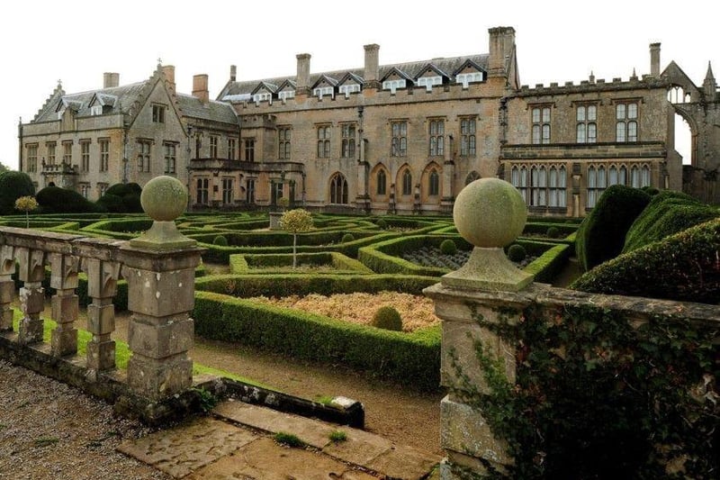 Full of romantic charm, and set within immaculately landscaped Formal Gardens, Newstead Abbey is perfect for a picturesque wedding in the heart of Nottinghamshire.
