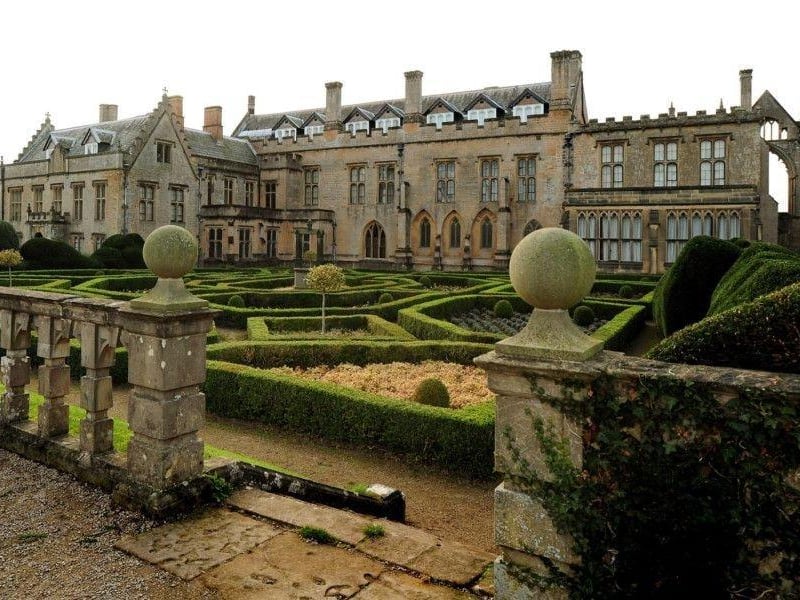 Full of romantic charm, and set within immaculately landscaped Formal Gardens, Newstead Abbey is perfect for a picturesque wedding in the heart of Nottinghamshire.