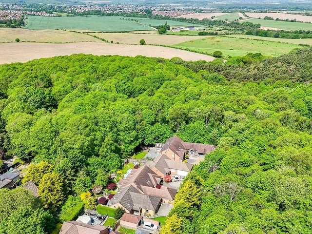 Occupying a truly stunning position backing directly onto woodland, this one-of-a-kind home benefits from countryside walks directly on the doorstep.