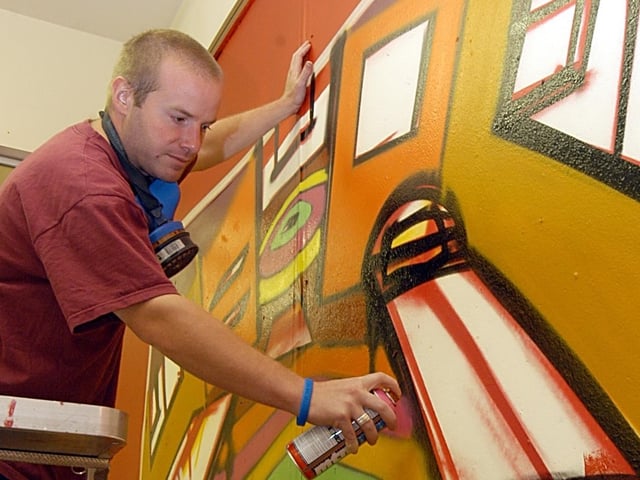 An exhibition on Spray Art at Mansfield Museum on Leeming Street October 2006. Helping get the exhibition set up is Nathan Bainbridge from Small Kid Design in Nottingham with help from students at Westfield Folk House.