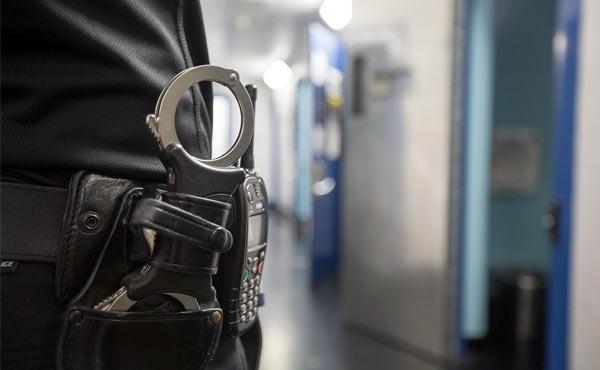Festnahmen und Beschlagnahmung von illegalem Tabak bei Razzia gegen ...