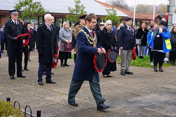 Andy Abrahams, Mansfield mayor, lays a wreath at the 2021 Remembrance Sunday service at the Civic Centre war memorial.