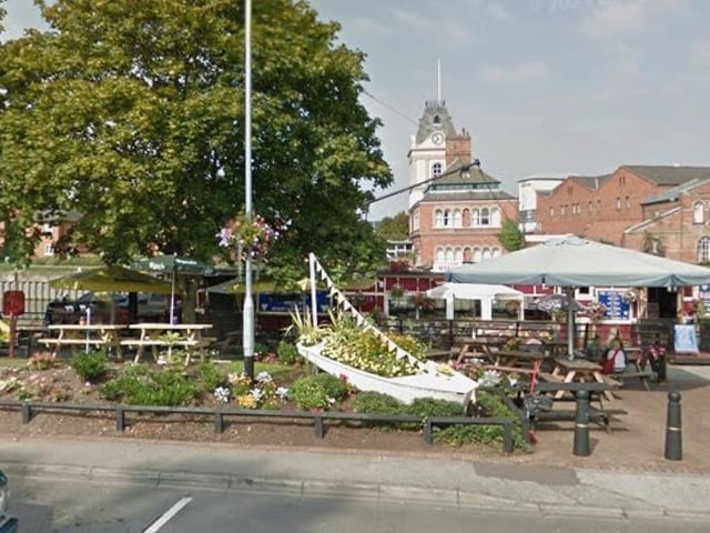Castle Barge, The Wharf, Newark NG24 1EU: For a truly unique experience, dine on this long-running floating pub on the River Trent. It serves hearty meals and pizzas in a rustic space.