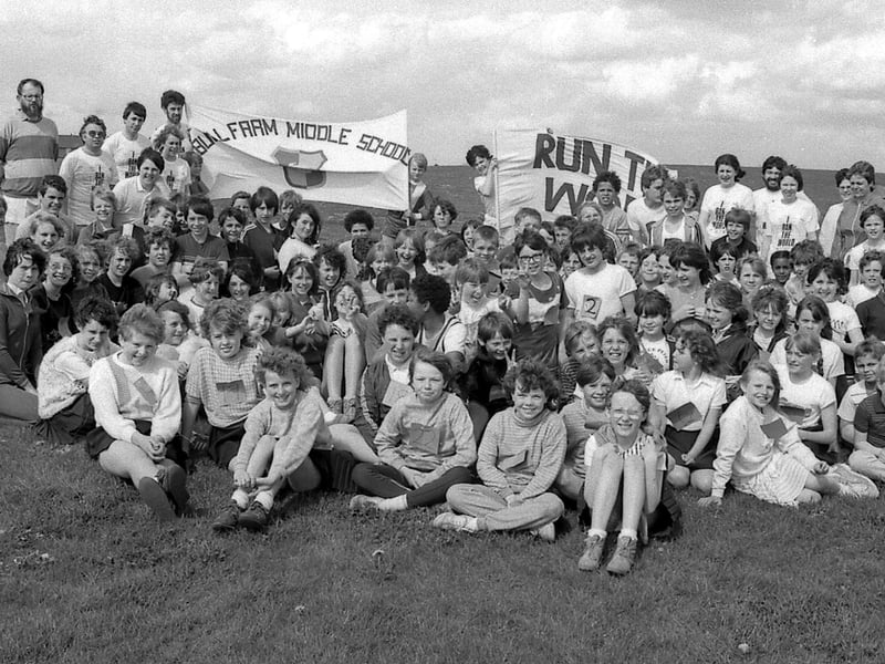 Bull Farm schoolchildren enjoy a day out in 1986.