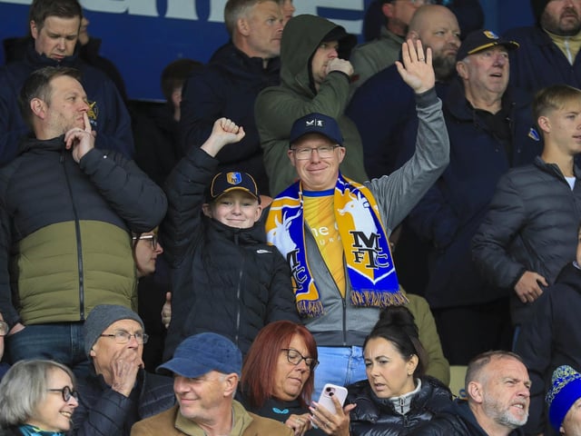 A sloppy Mansfield Town were well beaten by Reading on Easter Monday.