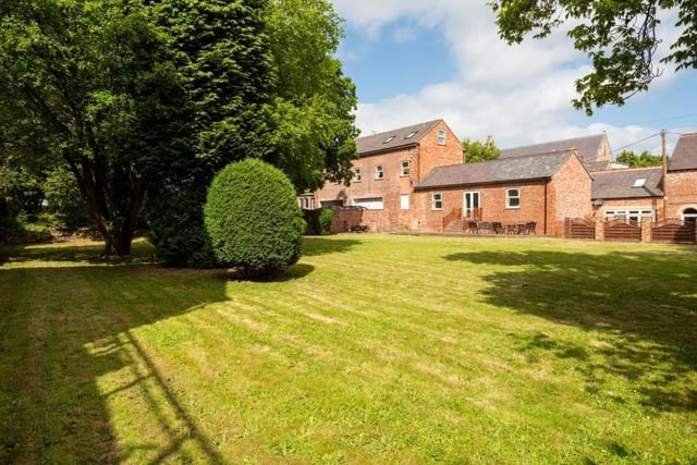 Before we leave the Worksop property, let's take a look outside at the extensive and beautifully maintained garden.