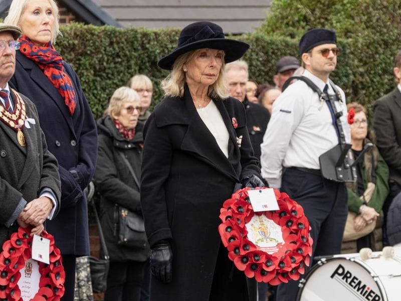 Members of political groups, armed service and uniformed services were among those laying wreaths in Eastwood.