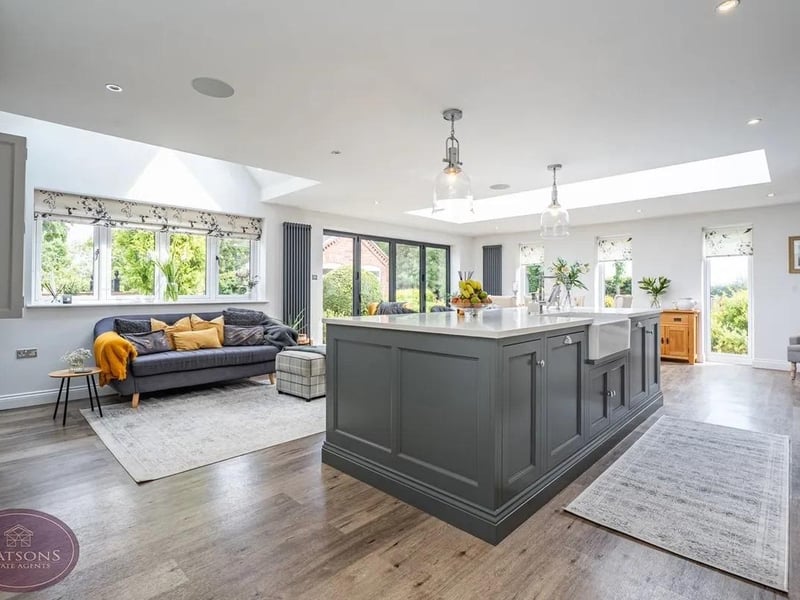 At the heart of the cottage is the superb bespoke handmade Shaker-style kitchen and dining room.