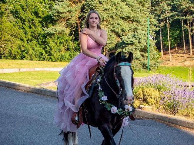 Samworth Church Academy student Leah Bickerton galloped in to her prom on the back of Bobby the horse.