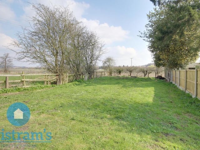 It's easy to see why estate agents Tristram's suggest that the exterior could be used for equestrian purposes.