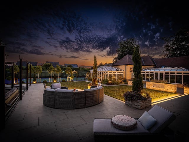 The rear gardens provide a number of seating areas ideal for al fresco dining during the long summer evenings and are encompassed by a further array of vibrant planting to delight the senses.