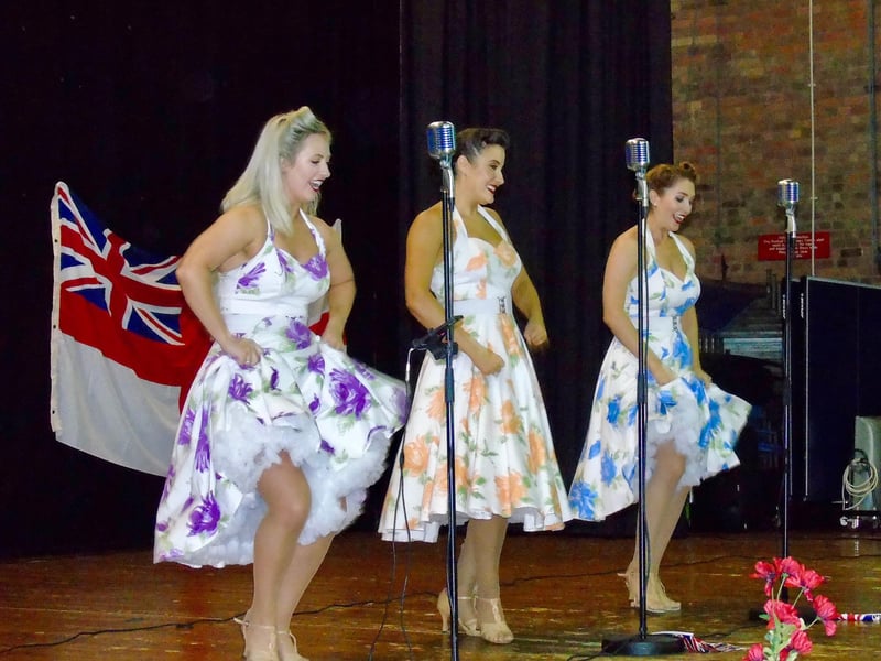 The trio performed a medley of forties songs