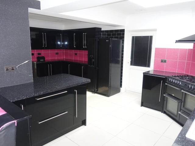 Offers over £285,000. Marketed by Days Letting. For more info: https://bit.ly/3mFmOVs