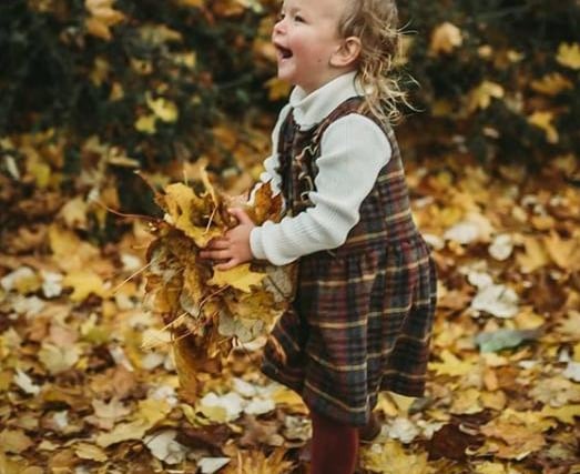 Autumn leaves bringing joy to this little girl - from @tim_booth86