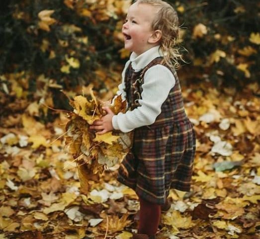 Autumn leaves bringing joy to this little girl - from @tim_booth86