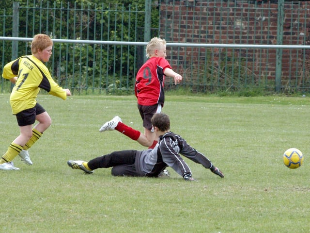 Manor 4th (Red) v Cresswell Parish Juniors in 2007.