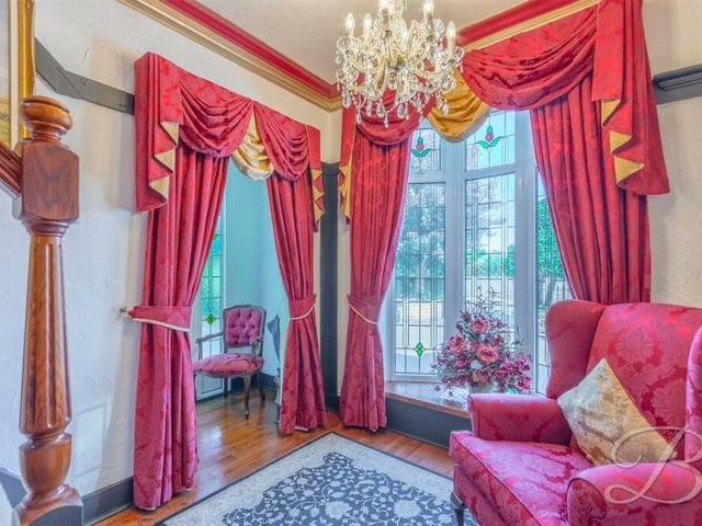 As we prepare to leave the ground floor, we pass through the grand entrance hallway with its gorgeous, traditional decor.