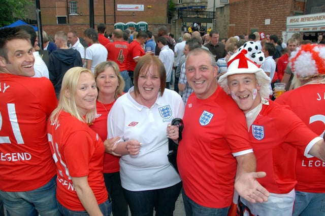 Fans gather in Mansfield town centre for Engalnd V USA.