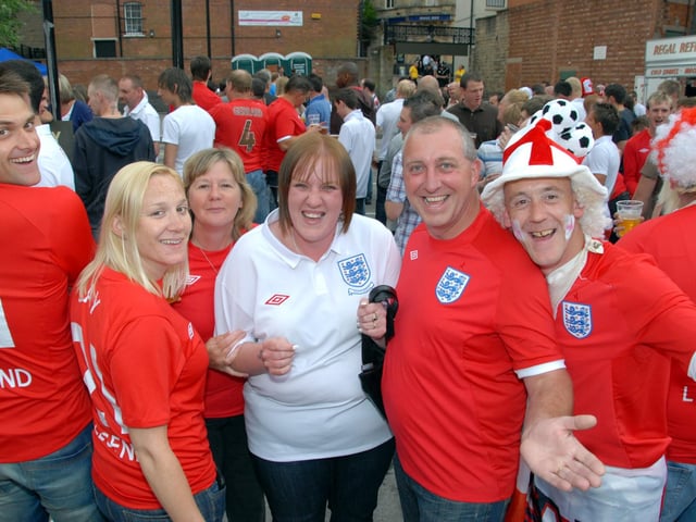 Fans gather in Mansfield town centre for Engalnd V USA.