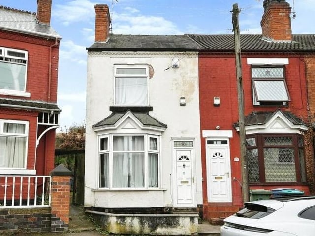 Accommodation comprising lounge, dining room, kitchen and bathroom to the ground floor. To the first floor there is two bedrooms and a bedroom to the second floor. There is a courtyard and steps up to a lawn to the rear. Bairstow Eves, Mansfield - 01623 700731.