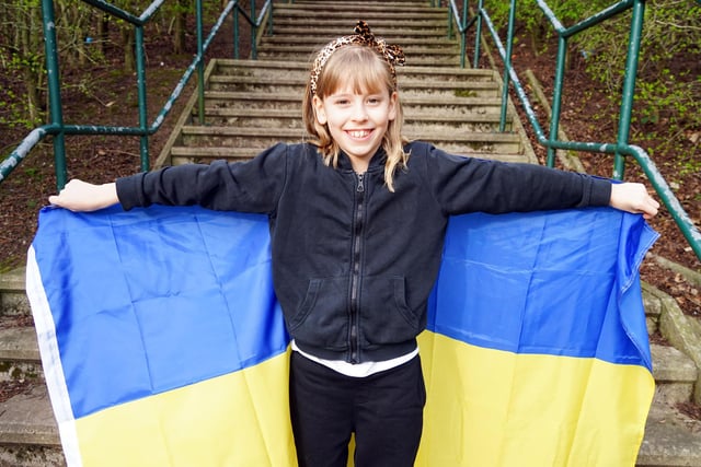 Mansfield ten-year-old Maisey Walton has challenged herself to do a stair case climb challenge  this week to help raise funds to help Ukranian refugees.
The youngster will run up and down the steps 10 times a day in a former Mansfield Quarry, which is now a recreation area. She is being cheered on by her five-year-old brother Noah, mum Vikki and dad Michael, and the family dog Bella!